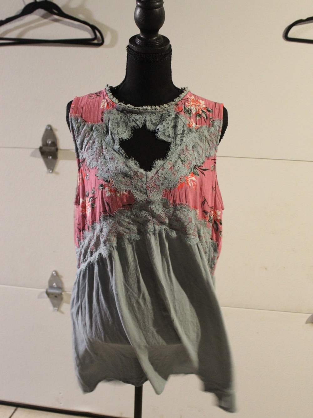 Umgee Pink Floral & Gray Lace-Trim Sleeveless Camisole